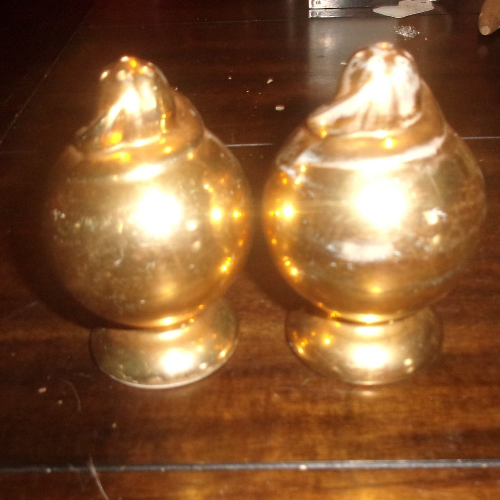 Salt pepper shakers set gold swirl
